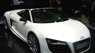 Audi R8 5.2 FSI Spyder Drops The Top, Side Blades